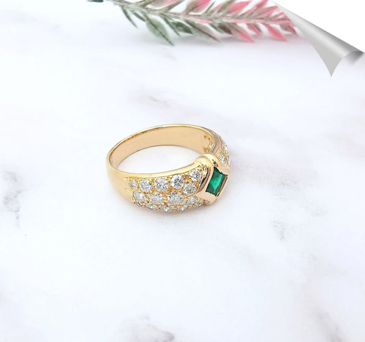 Bague Bague en or jaune, émeraude, diamants 58 Facettes AA 1553