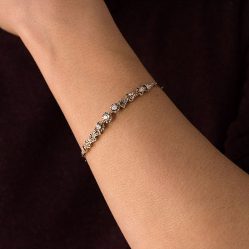 Bracelet Bracelet ancien ligne motif floral serti de diamants 58 Facettes 19-053