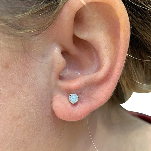 Boucles d'oreilles Puces d'oreilles en or blanc, diamants. 58 Facettes 30030
