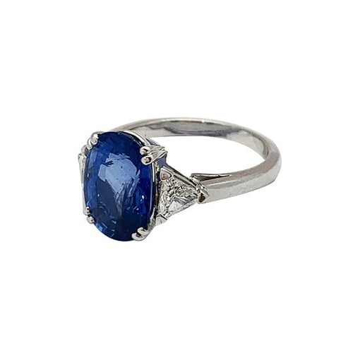Bague 52 Bague or blanc, saphir 6,8 carats épaulé de diamants. 58 Facettes 30387