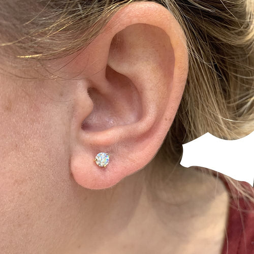 Boucles d'oreilles Puces d'oreilles en or jaune, diamants. 58 Facettes 30029