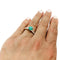 Bague 57 Bague émeraude en or blanc et diamants. 58 Facettes 30589