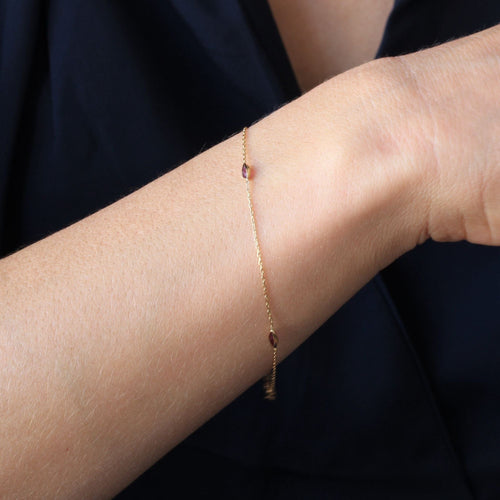 Bracelet Bracelet fin or jaune et rubis 58 Facettes 21-381
