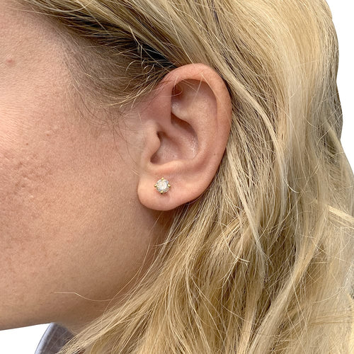 Boucles d'oreilles Puces d'oreilles Cartier en or jaune et diamants. 58 Facettes 29999
