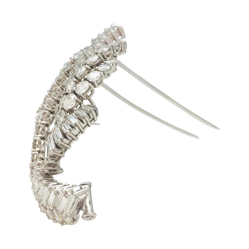 Broche Broche en or blanc, diamants brillants et baguettes. 58 Facettes 29031