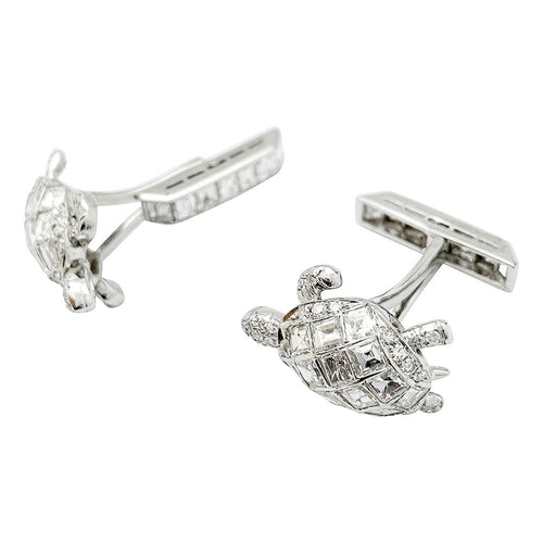 Boutons de manchette Boutons de manchette "Tortues" en platine, sertis de diamants. 58 Facettes 30067