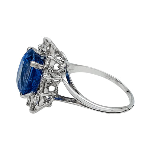 Bague 56 Bague Marguerite Saphir 7.16 ct, or blanc et diamants. 58 Facettes 30259