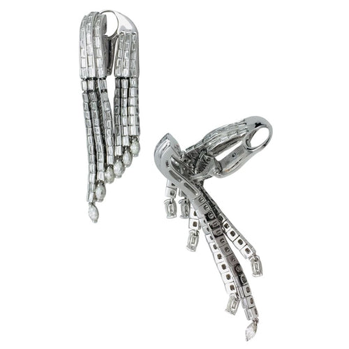 Boucles d'oreilles Boucles d'oreilles en or blanc, diamants baguettes et navettes. 58 Facettes 24626