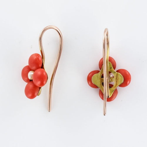 Boucles d'oreilles Boucles d'oreilles dormeuses trèfles de corail et perles fines 58 Facettes 19-381