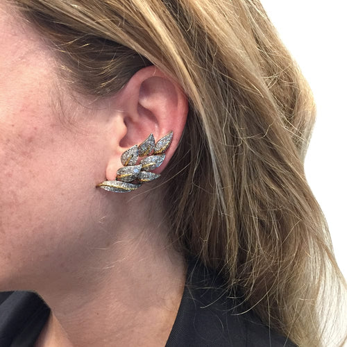 Boucles d'oreilles Boucles d'oreilles "Feuilles" en platine or jaune et diamants. 58 Facettes 29224
