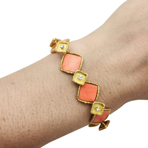 Bracelet Bracelet en or jaune, corail et diamants. 58 Facettes 28426