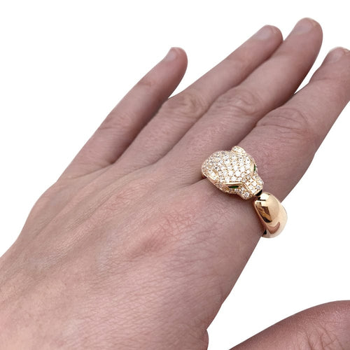Bague 67 Bague Cartier modèle "Panthère" en or jaune, onyx, émeraudes et diamants. 58 Facettes 29715-1