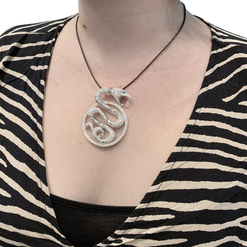 Pendentif Pendentif Boucheron, "Trouble", or blanc, diamants et émeraudes. 58 Facettes 29897