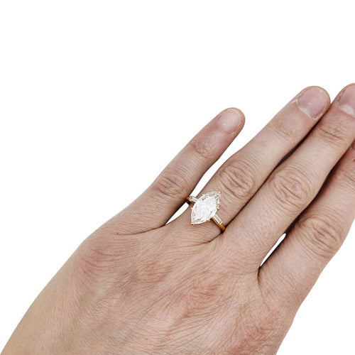 Bague 53 Bague Cartier en or jaune, diamant navette 3,15 carats. 58 Facettes 29270-1