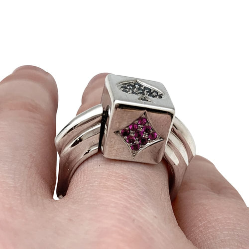 Bague 54 Bague Dé en or blanc diamants noirs et rubis. 58 Facettes 30416