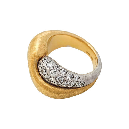 Bague 53 Bague entrelacée en or jaune et diamants. 58 Facettes 29741