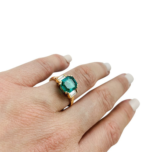 Bague 56.5 Bague en or jaune émeraude et diamants. 58 Facettes 30213