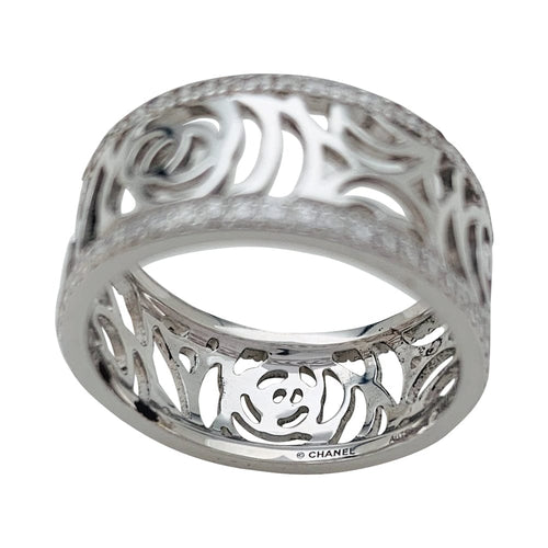 Bague 55 Bague Chanel, modèle "Camélia", en or blanc et diamants. 58 Facettes 29353-1