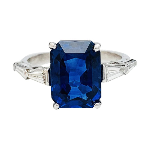 Bague 52 Bague saphir 5,17 carats en or blanc épaulé de diamants taille trapèze. 58 Facettes 30390