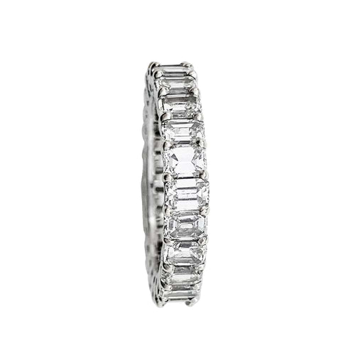Bague 52 Alliance diamants taille émeraude en or blanc. 58 Facettes 30229