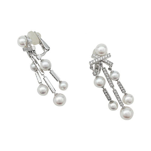 Boucles d'oreilles Boucles d'oreilles Chanel modèle "Matelassé" en or blanc, diamants et perles. 58 Facettes 29995