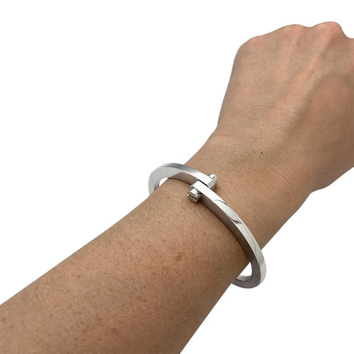 Bracelet Bracelet Cartier "Menottes" en or blanc. 58 Facettes 30352