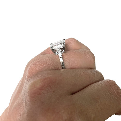 Bague 56 Solitaire diamant taille émeraude 3,82 carats, or et platine. 58 Facettes 30492