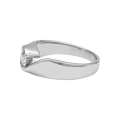 Bague 52 Solitaire or blanc serti d'un diamant pesant 0.40 carat. 58 Facettes 30381
