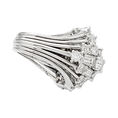 Bague 49 Bague dôme Van Cleef & Arpels en platine et diamants. 58 Facettes 29356-1