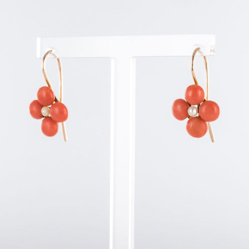 Boucles d'oreilles Boucles d'oreilles dormeuses trèfles de corail et perles fines 58 Facettes 19-381
