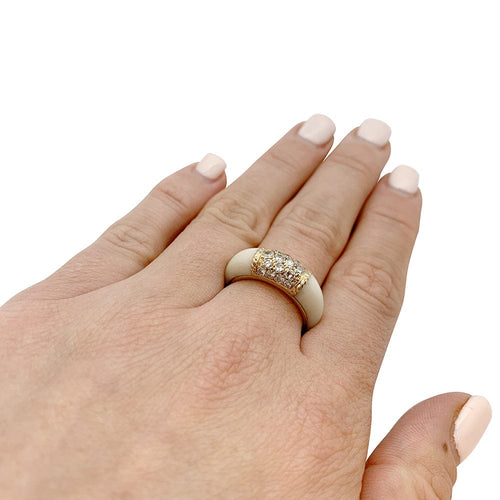 Bague 55 Bague Van Cleef et Arpels "Philippine" en or jaune, corail blanc et diamants. 58 Facettes 30044