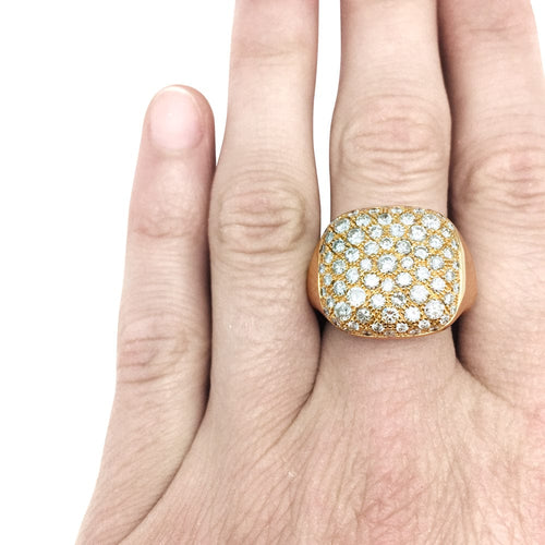 Bague 54 Bague en or jaune, pavage de diamants. 58 Facettes 28544