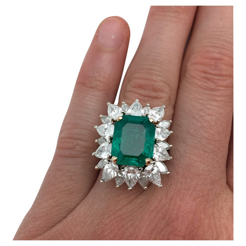 Bague 51 Bague en or blanc et jaune émeraude et diamants. 58 Facettes 25405