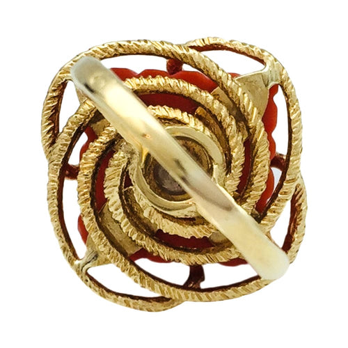 Bague 50 Bague en or jaune, platine, corail et diamants. 58 Facettes 29724