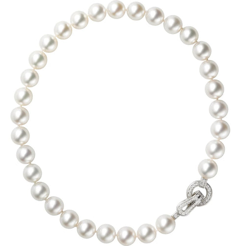 Collier Collier de perles Cartier collection "Agrafe", fermoir en or blanc et diamants. 58 Facettes 26958