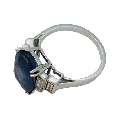 Bague 54 Bague saphir, 6,77 carats en or blanc, diamants. 58 Facettes 29225