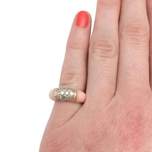 Bague 46 Bague Van Cleef et Arpels "Philippine" en or jaune, corail rose et diamants. 58 Facettes 25908-1