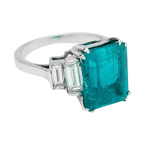 Bague 54 Bague or blanc, émeraude 5.90 cts, diamants. 58 Facettes 30684