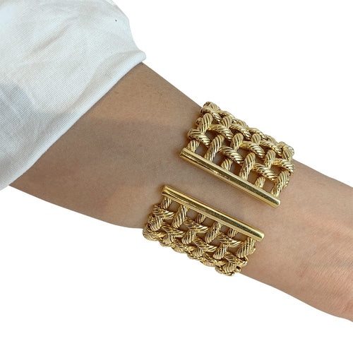 Bracelet Bracelet Manchette Hermès en or jaune. 58 Facettes 30059