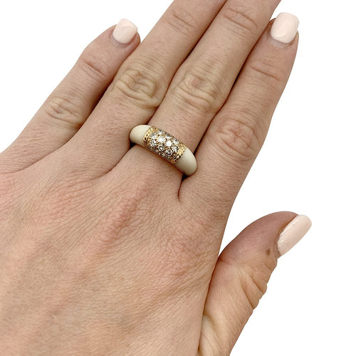 Bague 55 Bague Van Cleef et Arpels "Philippine" en or jaune, corail blanc et diamants. 58 Facettes 30044