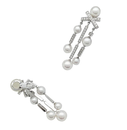 Boucles d'oreilles Boucles d'oreilles Chanel modèle "Matelassé" en or blanc, diamants et perles. 58 Facettes 29995