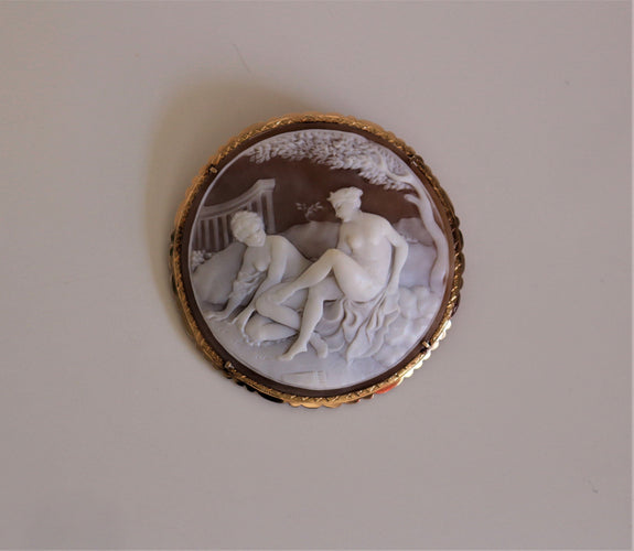 Broche Broche - Pendentif Grand camée coquille "le Bain de Diane" 58 Facettes 300