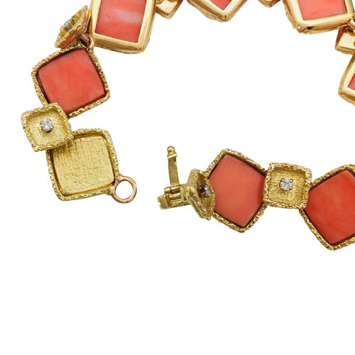 Bracelet Bracelet en or jaune, corail et diamants. 58 Facettes 28426