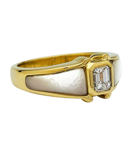 Bague 52 Bague Chaumet en or jaune, diamant et nacre. 58 Facettes 30393