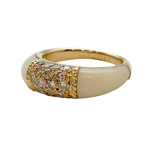 Bague 55 Bague Van Cleef et Arpels "Philippine" en or jaune, corail blanc et diamants. 58 Facettes 30044