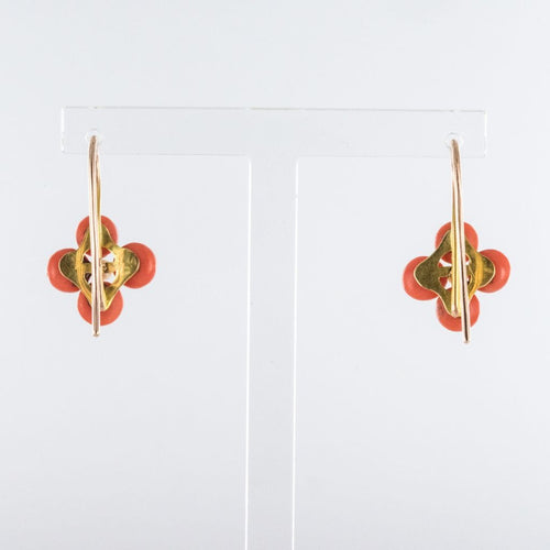 Boucles d'oreilles Boucles d'oreilles dormeuses trèfles de corail et perles fines 58 Facettes 19-381